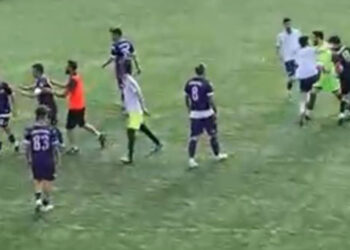 Horozköyspor-Koldere FK karşılaşmasında saha karıştı