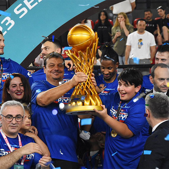 Anadolu Efes kupasına kavuştu