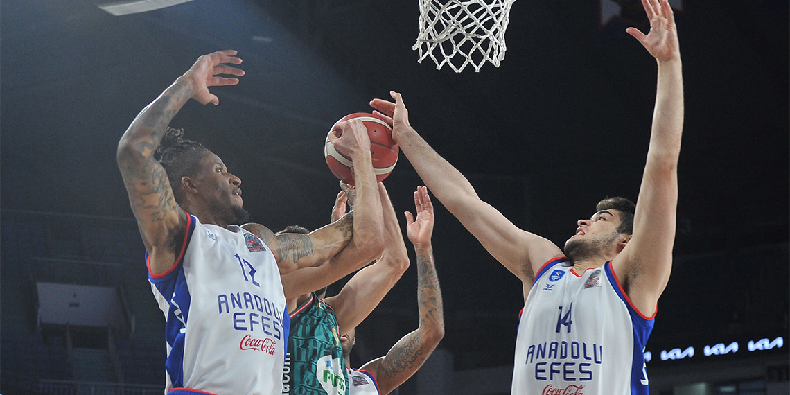 Anadolu Efes Pınar Karşıyaka'yı mağlup etti