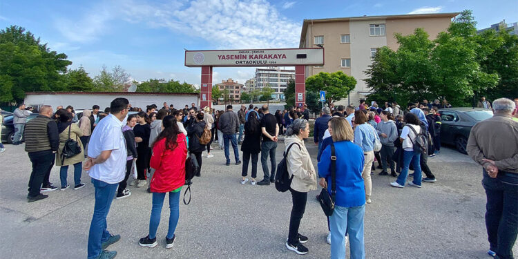 Öğrenciler sınıflarda ter döktü