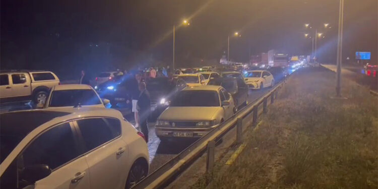 Ankara'da sağanak; Konya karayolu trafiğe kapandı