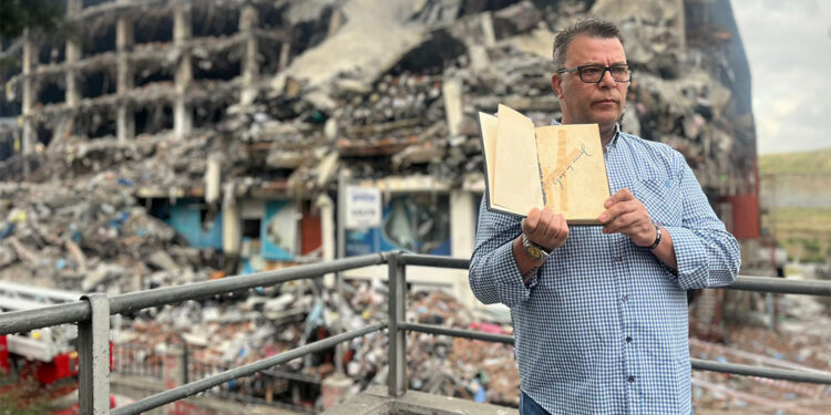 Atatürk'ün imzaladığı öne sürülen Nutuk alevlerin arasından kurtarıldı