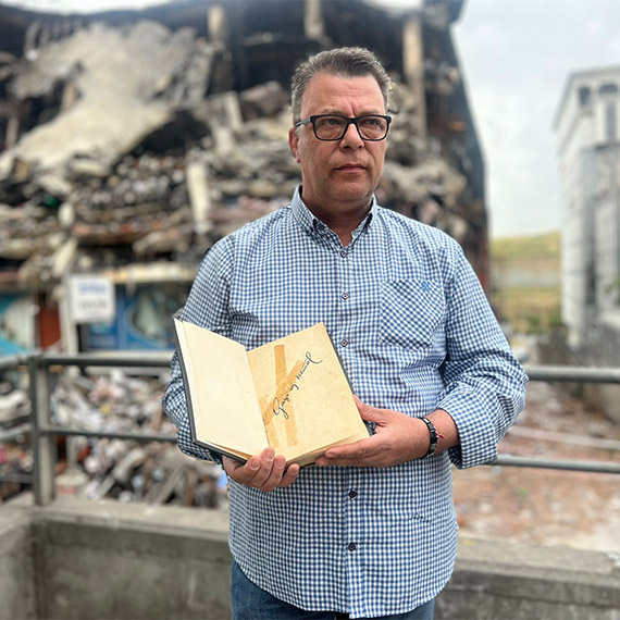 Atatürk'ün imzaladığı öne sürülen Nutuk alevlerin arasından kurtarıldı