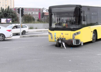 Avcılar'da İETT otobüsü ile motosiklet çarpıştı