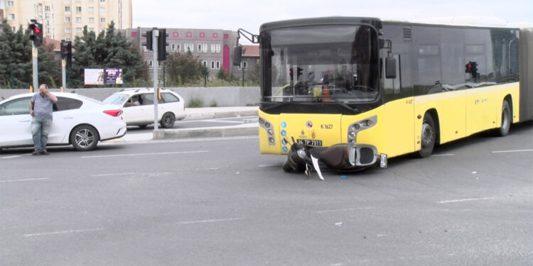 Avcılar'da İETT otobüsü ile motosiklet çarpıştı