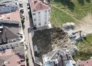 Avcılar'da inşaat temeli kazılırken göçük oluştu