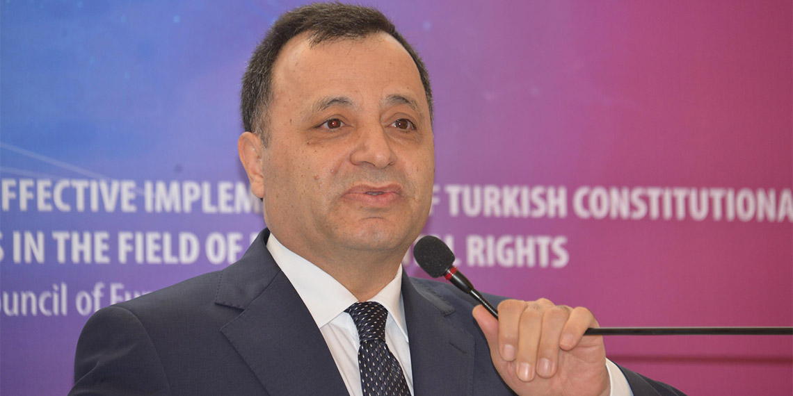 Anayasa Mahkemesi (AYM) Başkanı Zühtü Arslan, "Anayasa Mahkemesi, bir ihlal tespiti yapıp, bunun kanundan kaynaklandığını ortaya koyduğunda artık yapılması gereken bu kanun hükmünün ortadan kaldırılması ve yeni ihlallere yol açılmasının engellenmesidir" dedi.