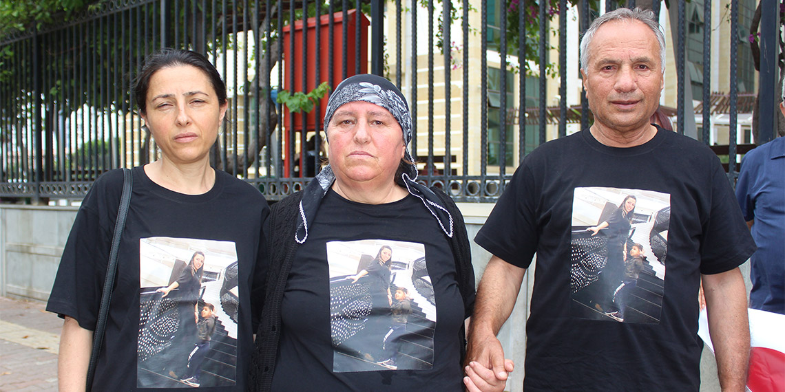 Antalya'nın Kepez ilçesinde eski eşi Ayşegül Şimşek'i öldüren Erhan Onur Eldemir (40) hakkında ilk duruşmada mütalaa veren savcı, ağırlaştırılmış ömür boyu hapis cezası istedi.