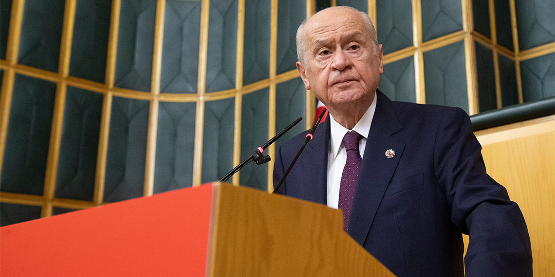 MHP Genel Başkanı Devlet Bahçeli, "MHP yeni anayasa konusunda sık sık dile getirdiği çalışmalarını Allah'a şükürler olsun ki; 4 Mayıs 2021 tarihinde bitirmiş ve metin yazımı sonuçlanmıştır. Cumhuriyetin 100'üncü yılında, 100 maddelik yeni anayasa teklif metnimiz, müzakere edilmek için hazırdır" dedi.