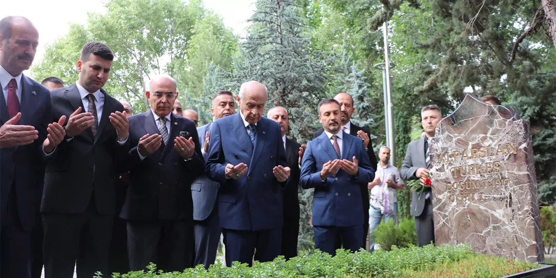 Mhp genel başkanı devlet bahçeli, 14 ve 28 mayıs seçimlerinin geride kaldığını hatırlatarak, "millet iradesi kendini ortaya koymuş ve türkiye'yi kalıcı bir cumhurbaşkanlığı sistemi içerisinde istikrara kavuşturmuştur. Siyasi istikrarın devamında yarar vardır" dedi.