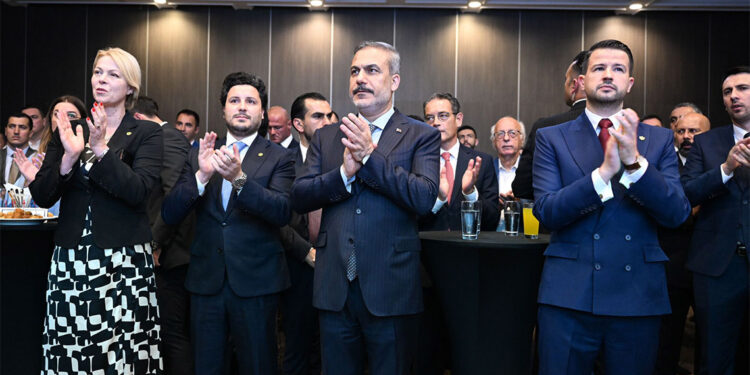 Hakan Fidan Karadağ İslam Birliği etkinliğine katıldı