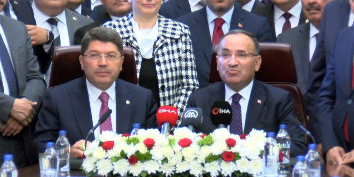 Yılmaz Tunç görevi Bekir Bozdağ'dan devraldı