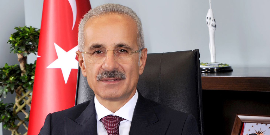 Ulaştırma ve Altyapı Bakanı Abdulkadir Uraloğlu, Türk boğazlarından uğraksız geçen uluslararası gemilerden alınan ücretlerde, 1 Temmuz itibariyle yeni bir güncelleme yapıldığını belirterek, boğaz geçiş ücretlerinin belirlenmesinde kullanılan net ton başı biriminin 4,42 dolara yükseltildiğini açıkladı.