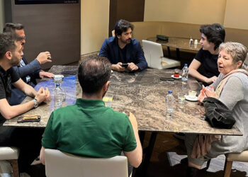 Bakan yardımcısı Mumcu, Özkan Uğur'u hastanede ziyaret etti