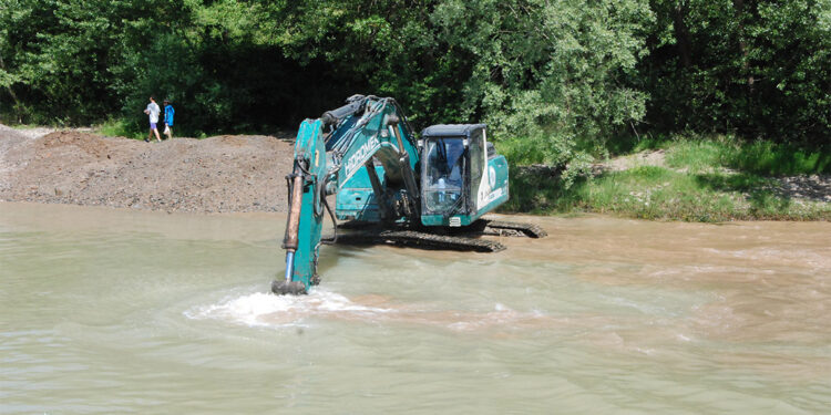 Bartın Irmağı'nda derinleştirme çalışması