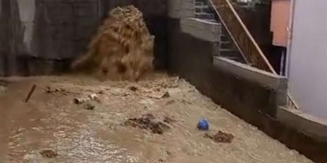 Bartın'da sağanak; dereler taştı