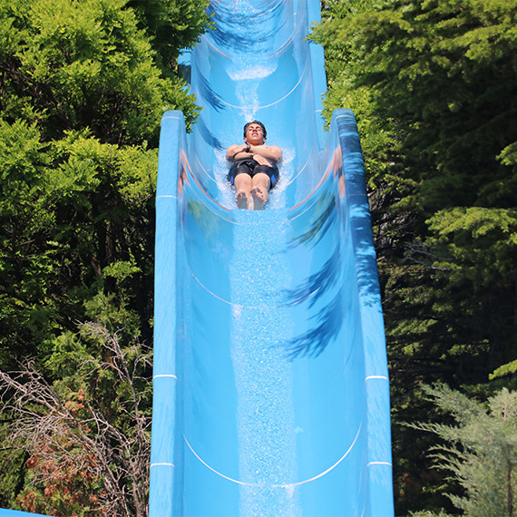 Başkentliler havuz ve aquaparklarda serinliyor