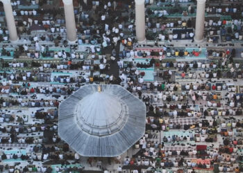 Bayram namazında Fatih Camii doldu taştı
