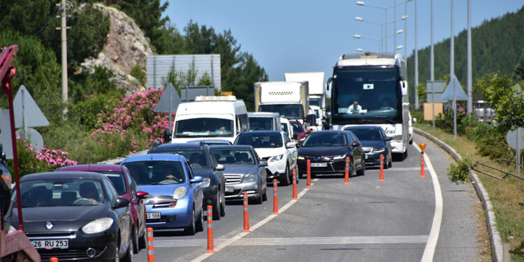 Bayram öncesi Muğla'ya tatilci akını