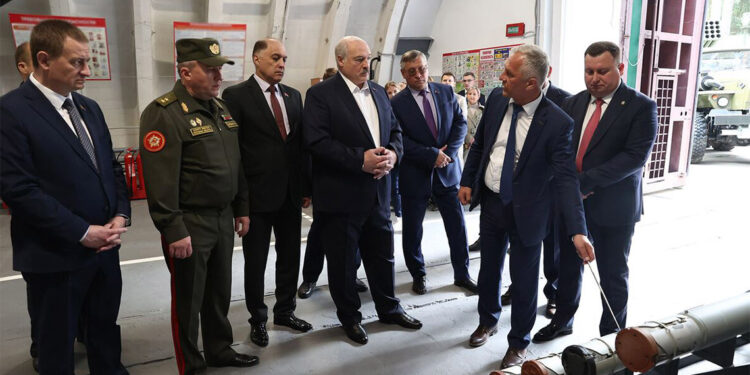 Lukaşenko'dan taktik nükleer silah konuşlandırması açıklaması