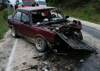 Bilecik'te iki otomobil kafa kafaya çarpıştı; 1 ölü 1 yaralı