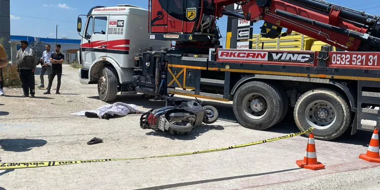 Motosiklet sürücüsü vince çarpınca yaşamını yitirdi