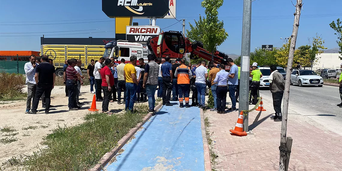 Motosiklet sürücüsü vince çarpınca yaşamını yitirdi