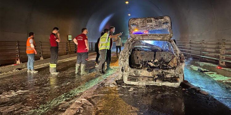 Dorukhan Tüneli'nde cip yangını