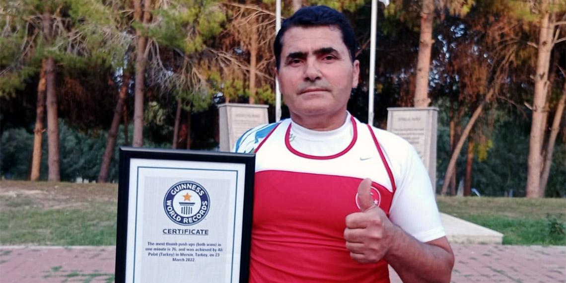 Başparmakla şınav çekme rekoru ile Guinness'e girdi