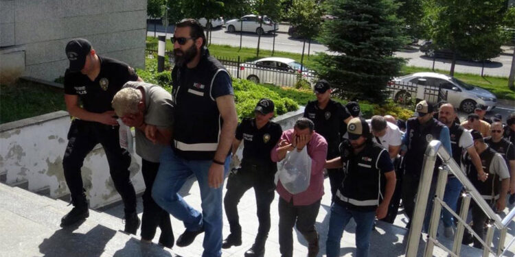 Çayırova Tapu Müdürlüğü'ne operasyon