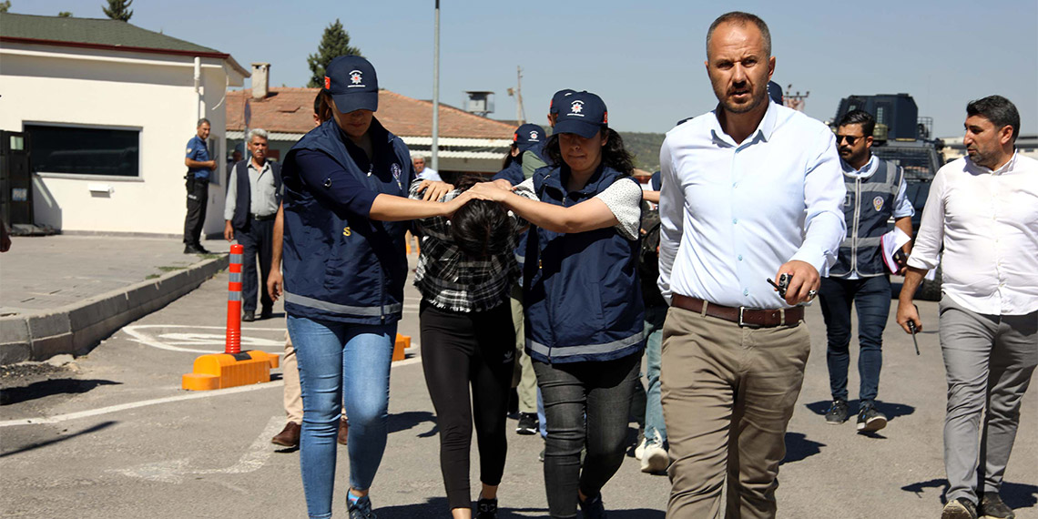 Gaziantep'te kayıp olarak aranırken cesedi derin dondurucuda bulunan Lina Nazlı Erbay'ın (3) ölümüne ilişkin davada tutuklu sanık Muhabbet Toz (32), ifade değiştirdi.