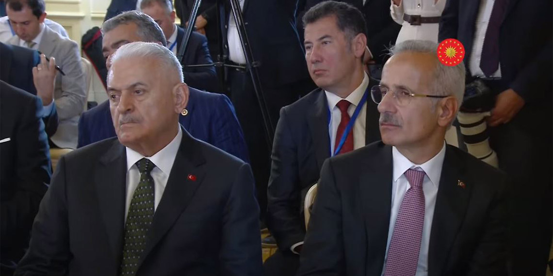 Cumhurbaşkanı Recep Tayyip Erdoğan ve Azerbaycan Cumhurbaşkanı İlham Aliyev, başkent Bakü'de ortak basın toplantısı düzenledi.