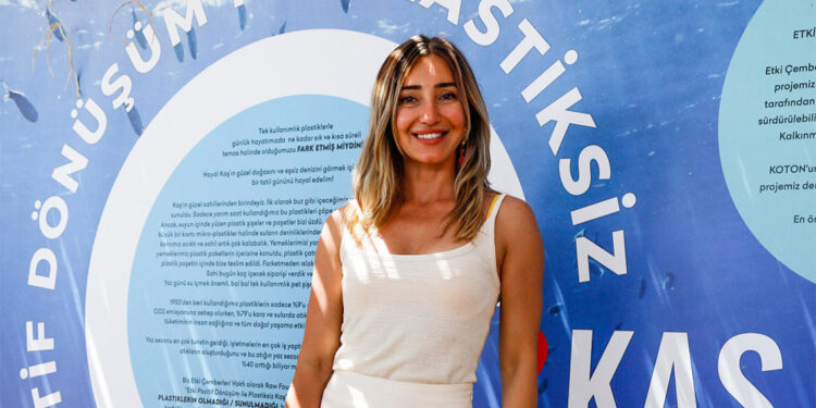 Şahika Ercümen "Plastiksiz Kaş Projesi" için nefesini tuttu