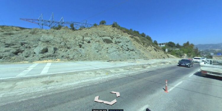 Depremde hasar gören yollar onarıldı