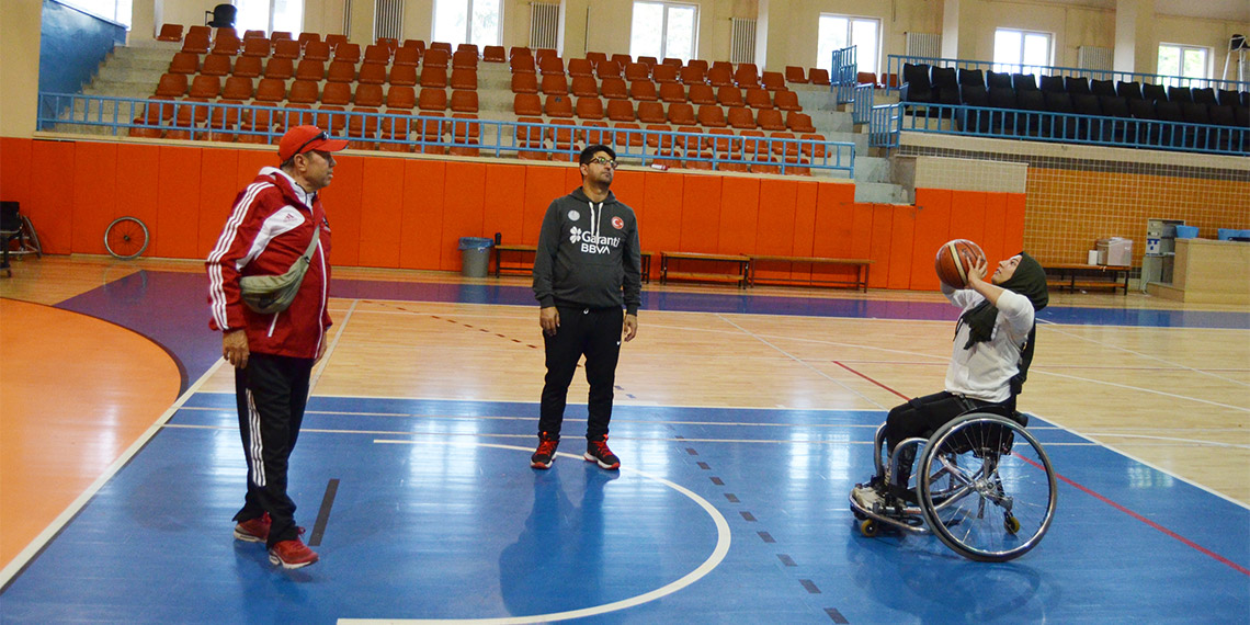 Depremzede Merve Sezer sporla hayata tutundu