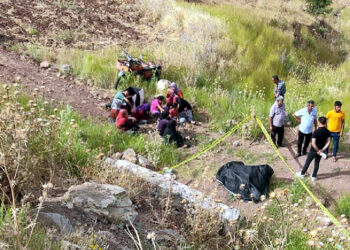 Dere yatağına devrilen motosikletin sürücüsü öldü