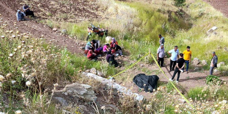 Dere yatağına devrilen motosikletin sürücüsü öldü