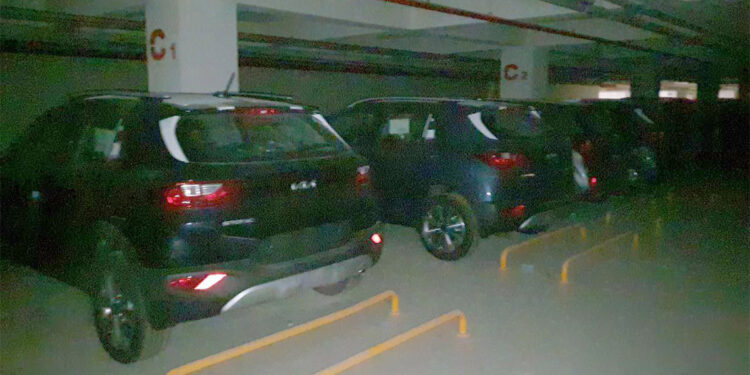 Diyarbakır Havalimanı otoparkında sıfır araç bilmecesi