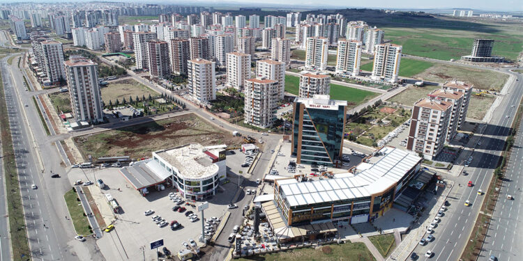 Deprem öncesi inşaatına başlanan 1093 yapı incelendi