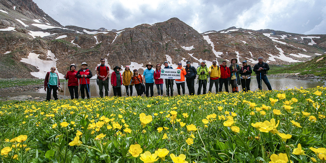 Fatma Hatun Buzul Gölü doğaseverlere keyifli anlar yaşatıyor