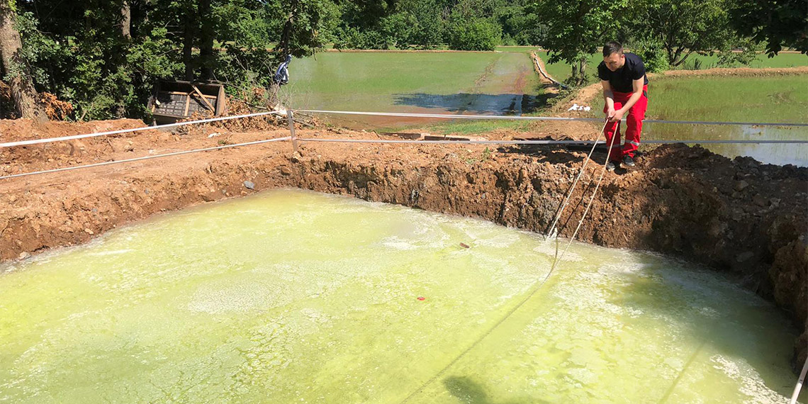 Amerika Birleşik Devletleri'nde (ABD) yaşayan ve Dünya Bankası'ndan emekli Korhan Berzeg (83) tatil için geldiği, doğum yeri Balıkesir'in Gönen ilçesinde kayboldu. 8 gündür haber alınamayan Berzeg için arama çalışması başlatıldı.