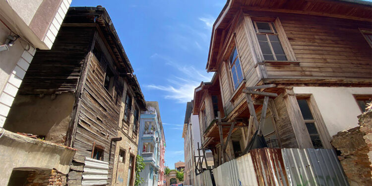 Edirne'de tarihi konaklar kaderine terk edildi