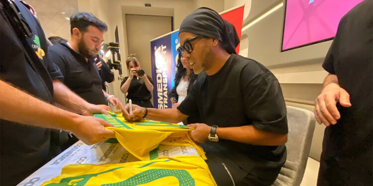 Ronaldinho saç bakımı için İstanbul’a geldi