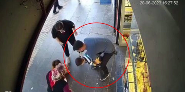 5 yaşındaki çocuğu Heimlich manevrası ile kurtardı