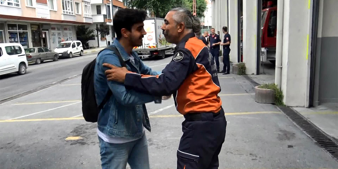 Kahramanmaraş depreminde Hatay'da enkaz altında kalan bilgisayar mühendisliği öğrencisi Ali Korkmaz, kendisini enkaz altından 53 saat sonra kurtaran arama-kurtarma ekibiyle aylar sonra bir araya geldi. Buluşma sırasında duygusal anlar yaşandı.