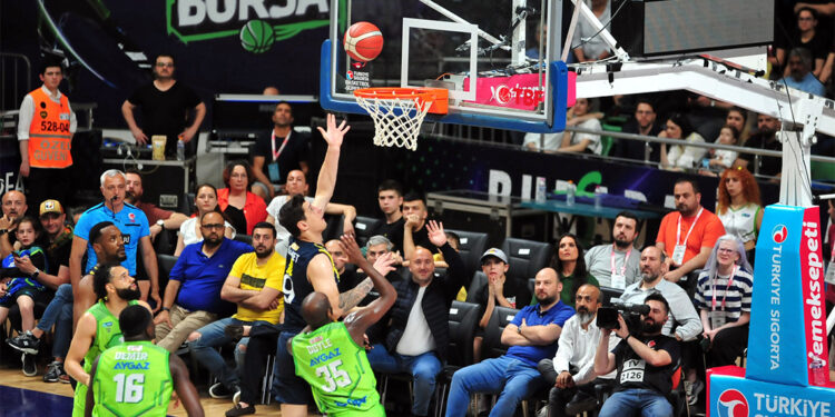 Fenerbahçe Beko yarı finale yükseldi