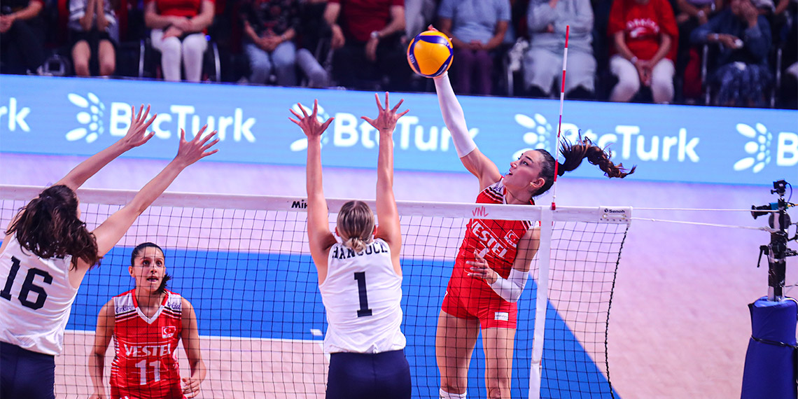 A Milli Kadın Voleybol Takımı ABD'ye yenildi