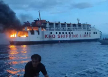 Filipinler'de yolcu gemisinde yangın