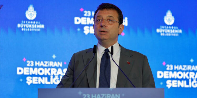 Muhalefeti yeniden inşa etmek zorundayız