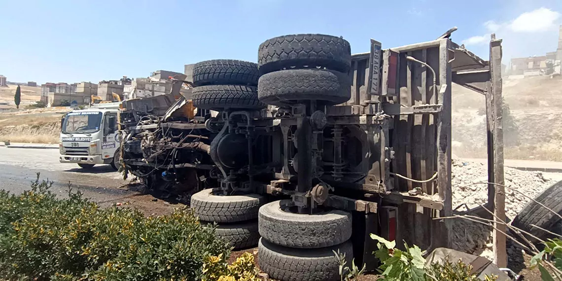 Gaziantep'te freni boşalan hafriyat kamyonu dehşet saçtı